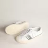 Zapatillas sostenibles Yatay Modelo 1B con parte superior blanca de origen biológico y purpurina plateada reciclada Y Zapatillas sostenibles Yatay Modelo 1B con parte superior blanca de origen biológico y purpurina plateada reciclada Y