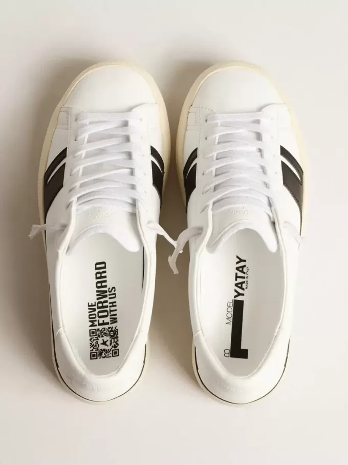 Zapatillas sostenibles Yatay Modelo 1B con parte superior blanca de origen biológico y Y negra Zapatillas sostenibles Yatay Modelo 1B con parte superior blanca de origen biológico y Y negra