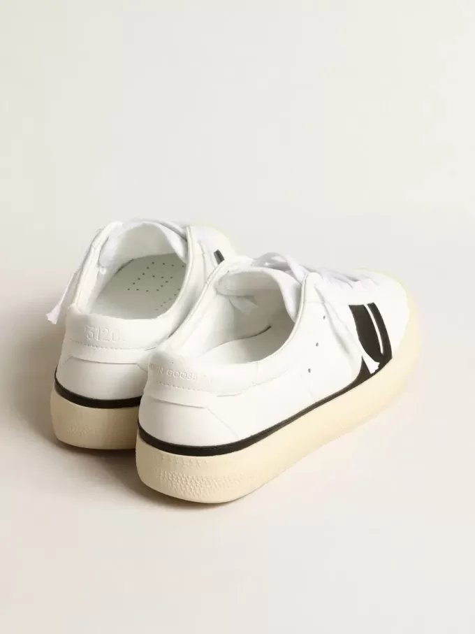 Zapatillas sostenibles Yatay Modelo 1B con parte superior blanca de origen biológico y Y negra Zapatillas sostenibles Yatay Modelo 1B con parte superior blanca de origen biológico y Y negra