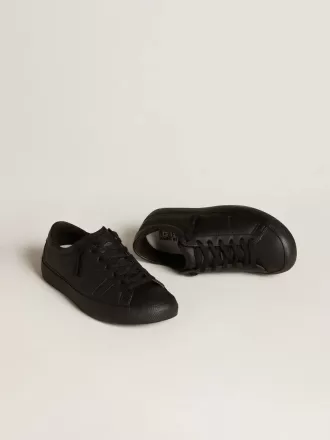 Zapatillas sostenibles Yatay Modelo 1B con parte superior de origen biológico y Y negra