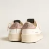 Zapatillas Stardan con estrella y lengüeta del talón de piel rosa texturizada Zapatillas Stardan con estrella y lengüeta del talón de piel rosa texturizada