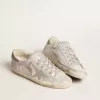 Zapatillas Super-Star en piel gris-blanca con efecto brillante y estrella de piel Zapatillas Super-Star en piel gris-blanca con efecto brillante y estrella de piel