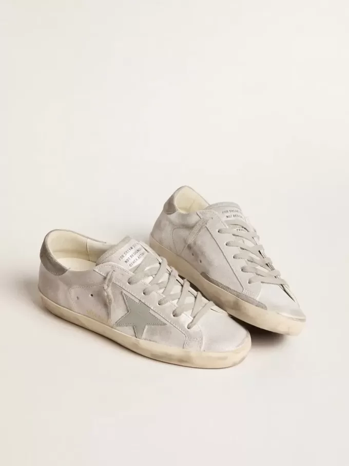 Zapatillas Super-Star en piel gris-blanca con efecto brillante y estrella de piel Zapatillas Super-Star en piel gris-blanca con efecto brillante y estrella de piel