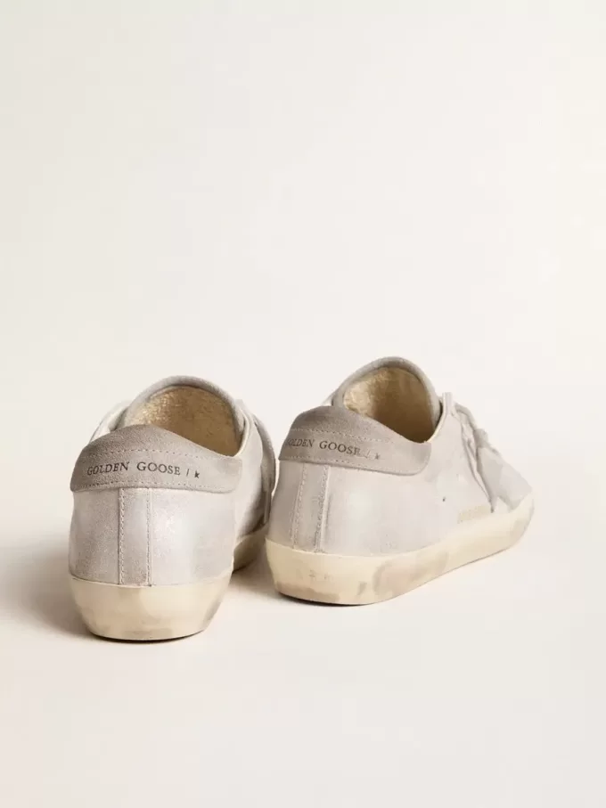 Zapatillas Super-Star en piel gris-blanca con efecto brillante y estrella de piel Zapatillas Super-Star en piel gris-blanca con efecto brillante y estrella de piel