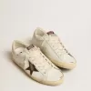 Zapatillas Super-Star para hombre con estrella de ante marrón y lengüeta rosa en el talón Zapatillas Super-Star para hombre con estrella de ante marrón y lengüeta rosa en el talón