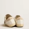 Zapatillas Super-Star para hombre con estrella de ante marrón y lengüeta rosa en el talón Zapatillas Super-Star para hombre con estrella de ante marrón y lengüeta rosa en el talón