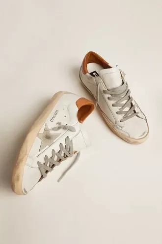 Zapatillas Super-Star para hombre con estrella de ante y lengüeta marrón en el talón Zapatillas Super-Star para hombre con estrella de ante y lengüeta marrón en el talón