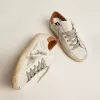 Zapatillas Super-Star para mujer con estrella de ante y lengüeta marrón en el talón Zapatillas Super-Star para mujer con estrella de ante y lengüeta marrón en el talón
