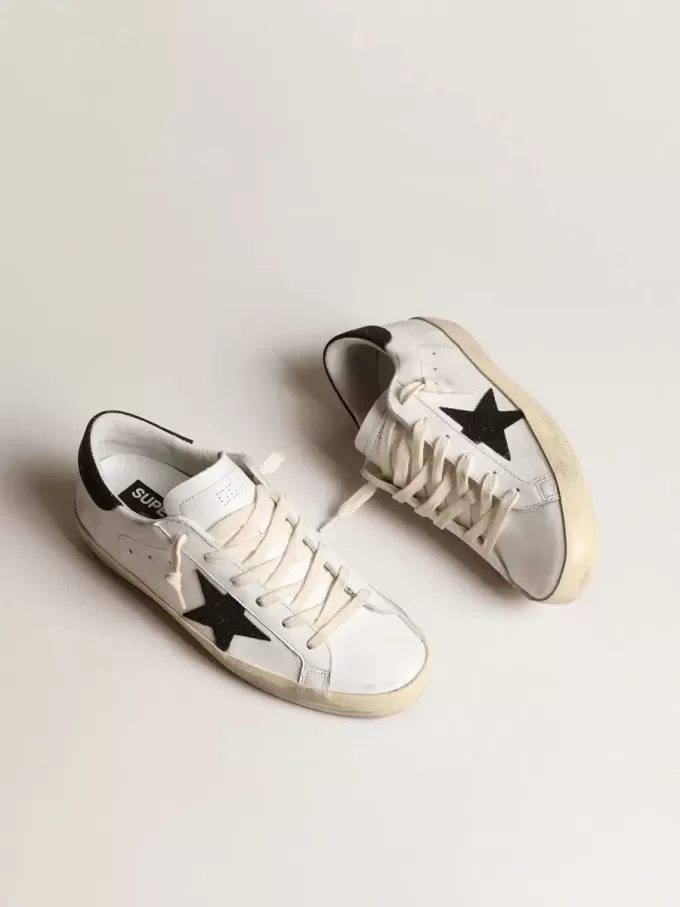 Zapatillas Super-Star para mujer con estrella de cristal Swarovski negro y lengüeta en el talón Zapatillas Super-Star para mujer con estrella de cristal Swarovski negro y lengüeta en el talón