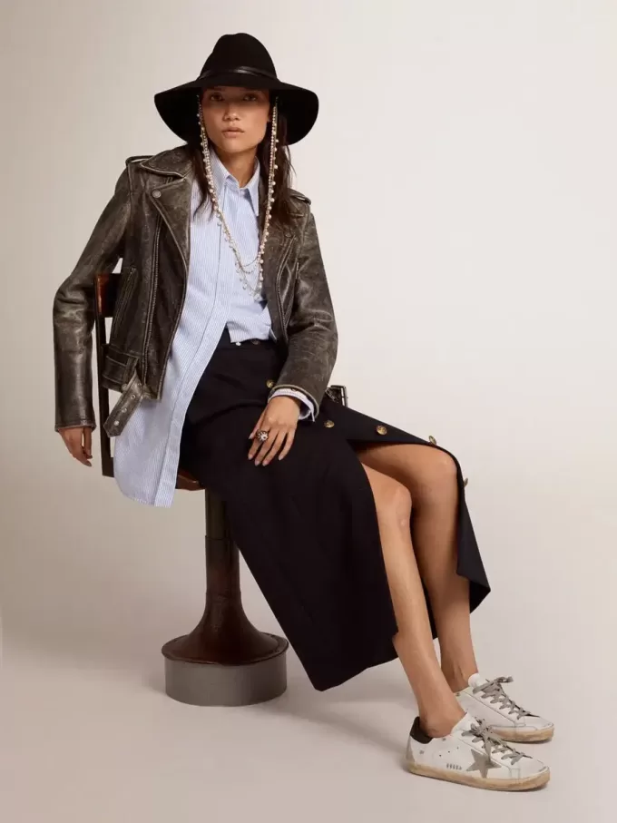 Zapatillas Super-Star para mujer con lengüeta negra en el talón y letras metálicas con tachuelas Zapatillas Super-Star para mujer con lengüeta negra en el talón y letras metálicas con tachuelas