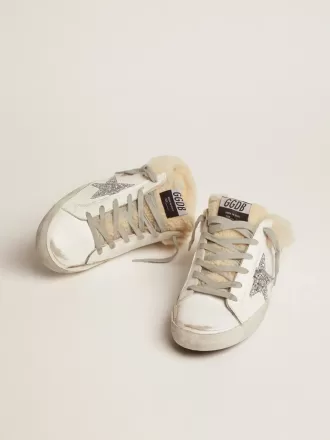 Zapatillas Super-Star Sabot para mujer en piel blanca y forro de borreguillo