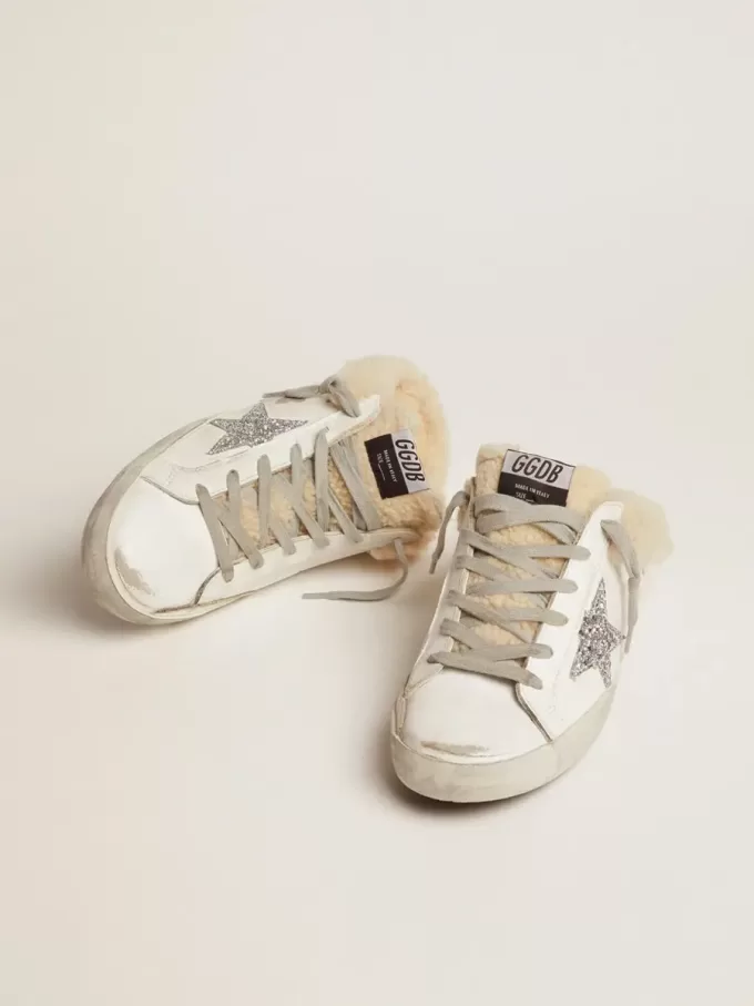 Zapatillas Super-Star Sabot para mujer en piel blanca y forro de borreguillo Zapatillas Super-Star Sabot para mujer en piel blanca y forro de borreguillo