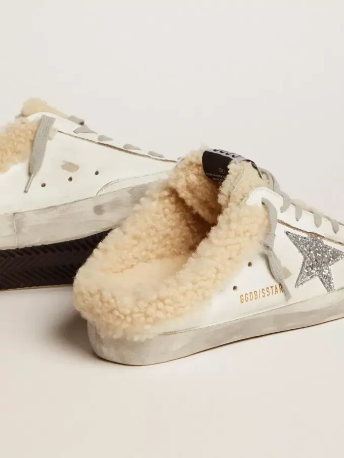Zapatillas Super-Star Sabot para mujer en piel blanca y forro de borreguillo Zapatillas Super-Star Sabot para mujer en piel blanca y forro de borreguillo