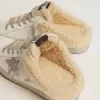 Zapatillas Super-Star Sabot para mujer en piel blanca y forro de borreguillo Zapatillas Super-Star Sabot para mujer en piel blanca y forro de borreguillo