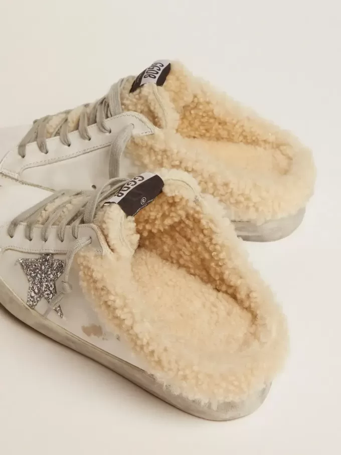 Zapatillas Super-Star Sabot para mujer en piel blanca y forro de borreguillo Zapatillas Super-Star Sabot para mujer en piel blanca y forro de borreguillo