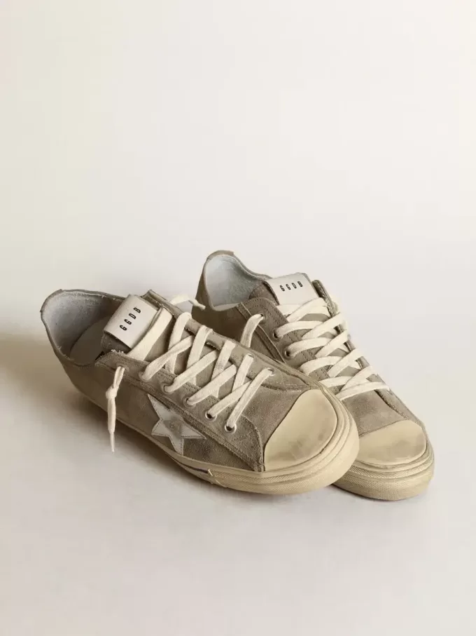 Zapatillas V-Star para hombre en ante gris paloma con estrella de piel metalizada plateada Zapatillas V-Star para hombre en ante gris paloma con estrella de piel metalizada plateada