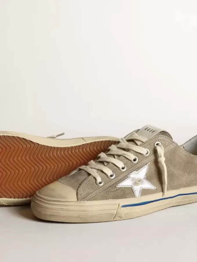 Zapatillas V-Star para hombre en ante gris paloma con estrella de piel metalizada plateada Zapatillas V-Star para hombre en ante gris paloma con estrella de piel metalizada plateada