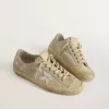 Zapatillas V-Star para mujer en ante gris hielo con estrella de cuero blanco y bordado floral Zapatillas V-Star para mujer en ante gris hielo con estrella de cuero blanco y bordado floral