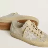 Zapatillas V-Star para mujer en ante gris hielo con estrella de cuero blanco y bordado floral Zapatillas V-Star para mujer en ante gris hielo con estrella de cuero blanco y bordado floral