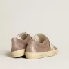 Zapatillas V-Star para mujer en ante metalizado marrón claro con estrella de cuero color crema Zapatillas V-Star para mujer en ante metalizado marrón claro con estrella de cuero color crema