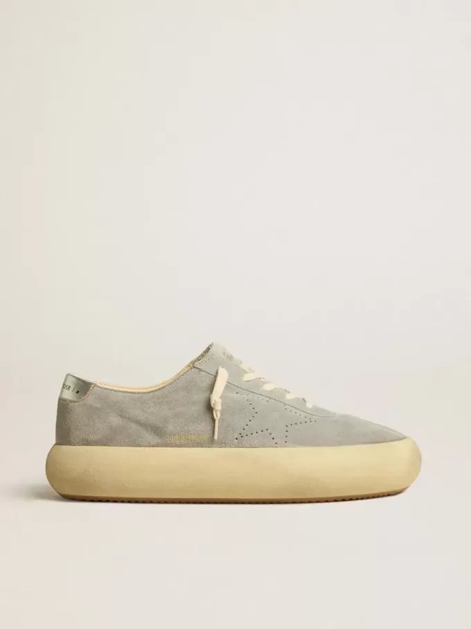 Zapatos Space-Star para hombre en ante gris hielo con estrella perforada Zapatos Space-Star para hombre en ante gris hielo con estrella perforada