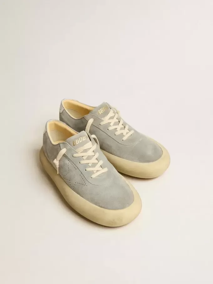 Zapatos Space-Star para hombre en ante gris hielo con estrella perforada Zapatos Space-Star para hombre en ante gris hielo con estrella perforada