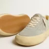 Zapatos Space-Star para hombre en ante gris hielo con estrella perforada Zapatos Space-Star para hombre en ante gris hielo con estrella perforada