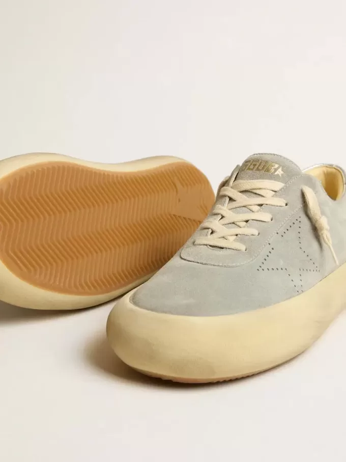 Zapatos Space-Star para hombre en ante gris hielo con estrella perforada Zapatos Space-Star para hombre en ante gris hielo con estrella perforada