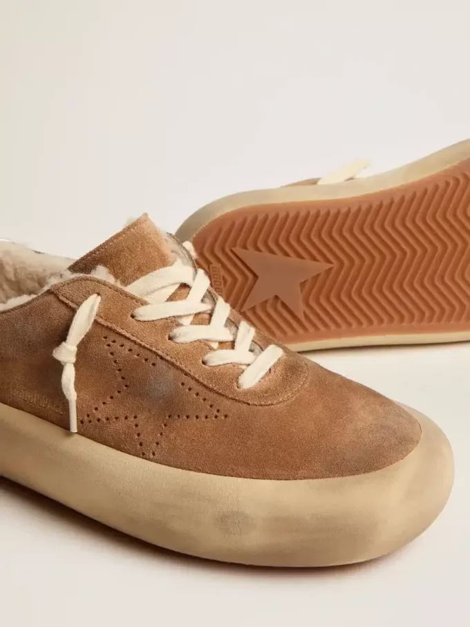 Zapatos Space-Star para mujer en ante color tabaco con forro de piel de oveja