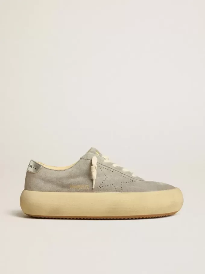 Zapatos Space-Star para mujer en ante gris hielo con estrella perforada Zapatos Space-Star para mujer en ante gris hielo con estrella perforada