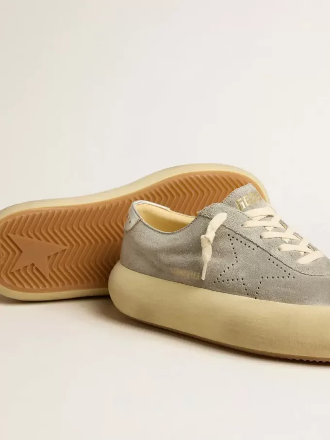 Zapatos Space-Star para mujer en ante gris hielo con estrella perforada Zapatos Space-Star para mujer en ante gris hielo con estrella perforada