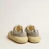 Zapatos Space-Star para mujer en ante gris hielo con estrella perforada Zapatos Space-Star para mujer en ante gris hielo con estrella perforada