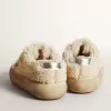 Zapatos Space-Star para mujer en piel de oveja beige con estrella de piel blanca y lengüeta metálica en el talón. Zapatos Space-Star para mujer en piel de oveja beige con estrella de piel blanca y lengüeta metálica en el talón.