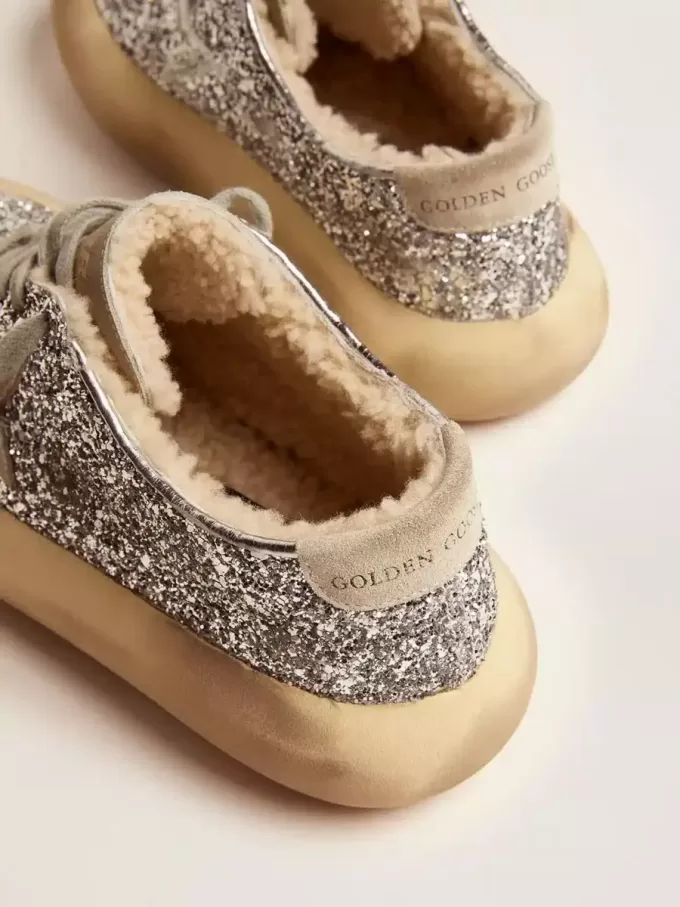 Zapatos Space-Star para mujer en plata brillante con forro de borreguillo Zapatos Space-Star para mujer en plata brillante con forro de borreguillo
