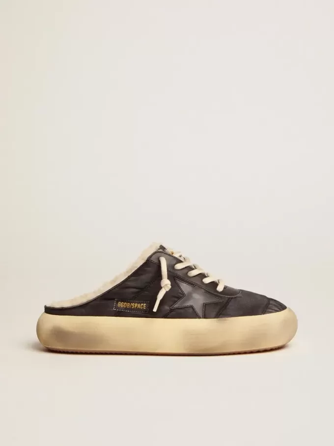 Zapatos Space-Star Sabot para hombre en nailon acolchado negro con forro de borreguillo Zapatos Space-Star Sabot para hombre en nailon acolchado negro con forro de borreguillo