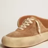 Zapatos Space-Star Sabot para mujer en ante color tabaco con forro de piel de oveja. Zapatos Space-Star Sabot para mujer en ante color tabaco con forro de piel de oveja.
