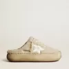 Zuecos Space-Star para mujer en piel de oveja beige con estrella de cuero blanco Zuecos Space-Star para mujer en piel de oveja beige con estrella de cuero blanco
